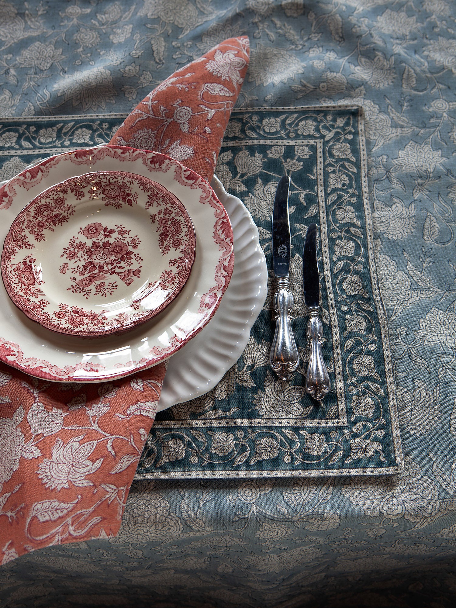 Linen napkins with Indian Rose in Terracotta