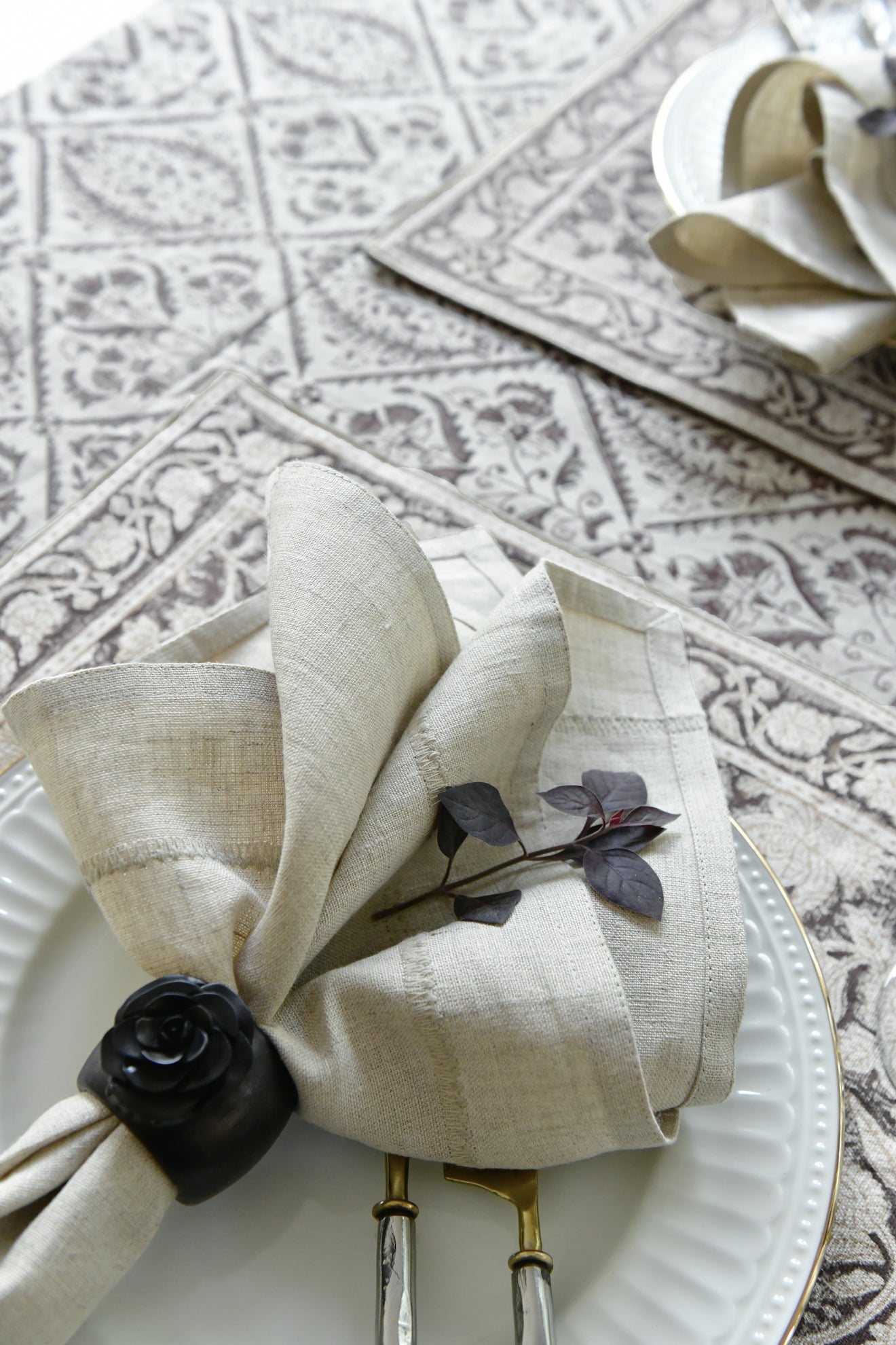 Beige linen napkins with embroidery
