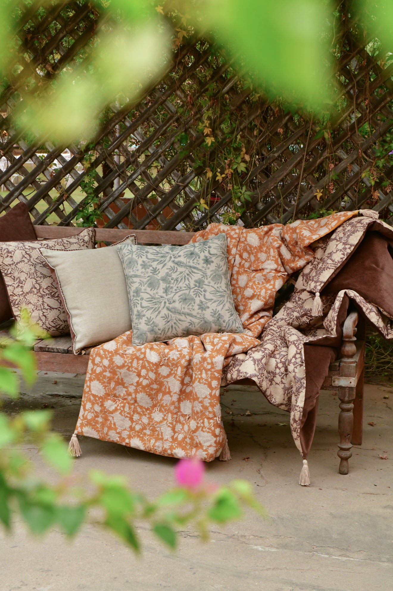 Sofa Coser with Indian Rose in Brown