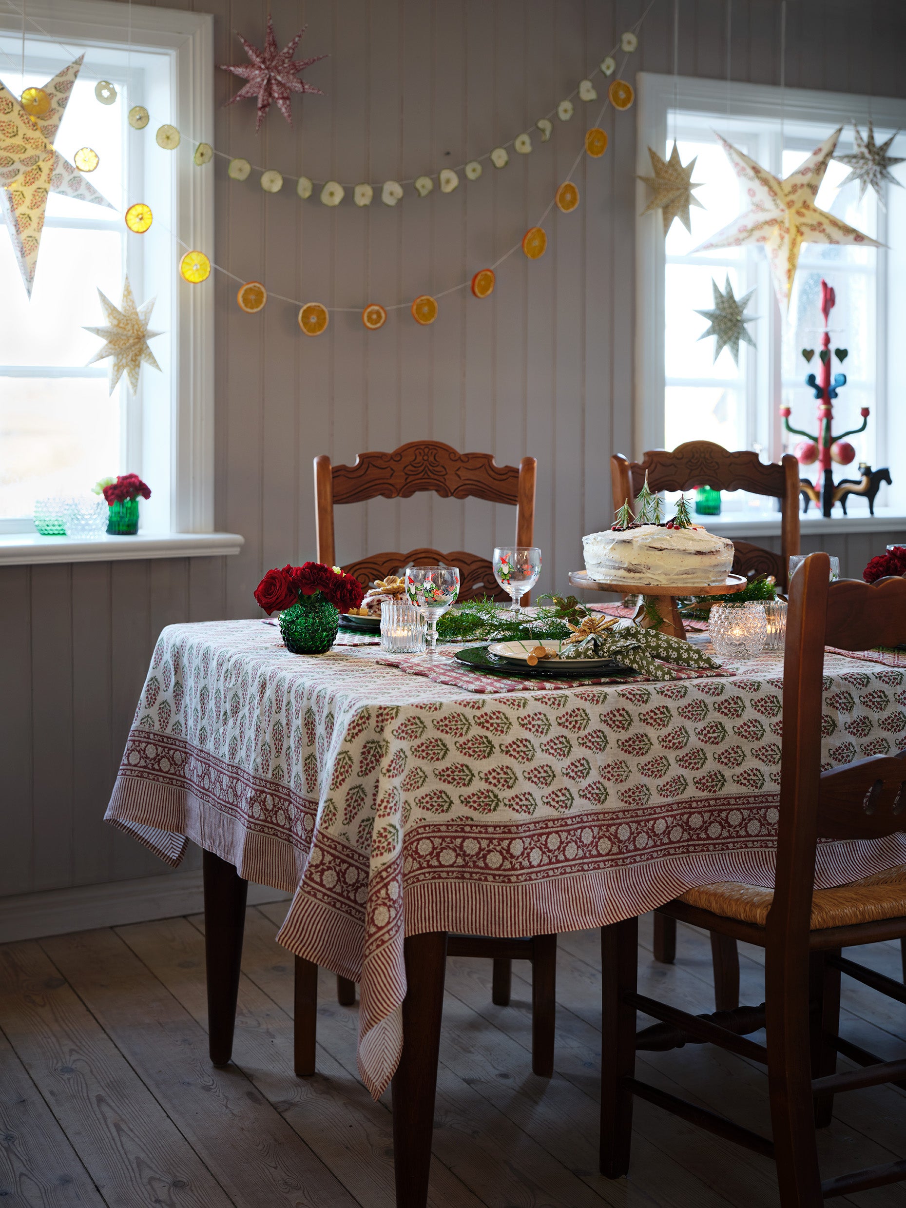 Big Star with Garland in Red