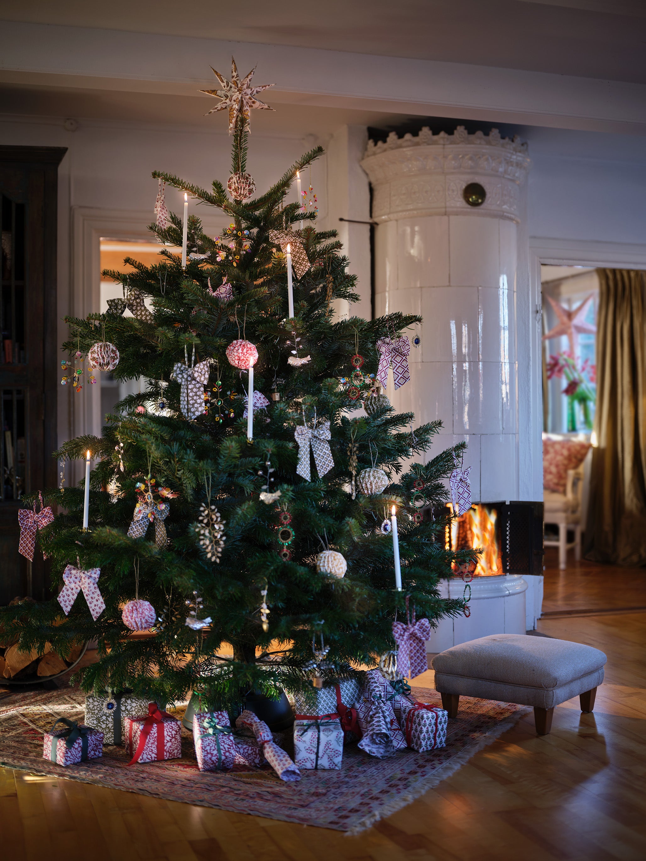 Hanging Ornament with Bell in Gold