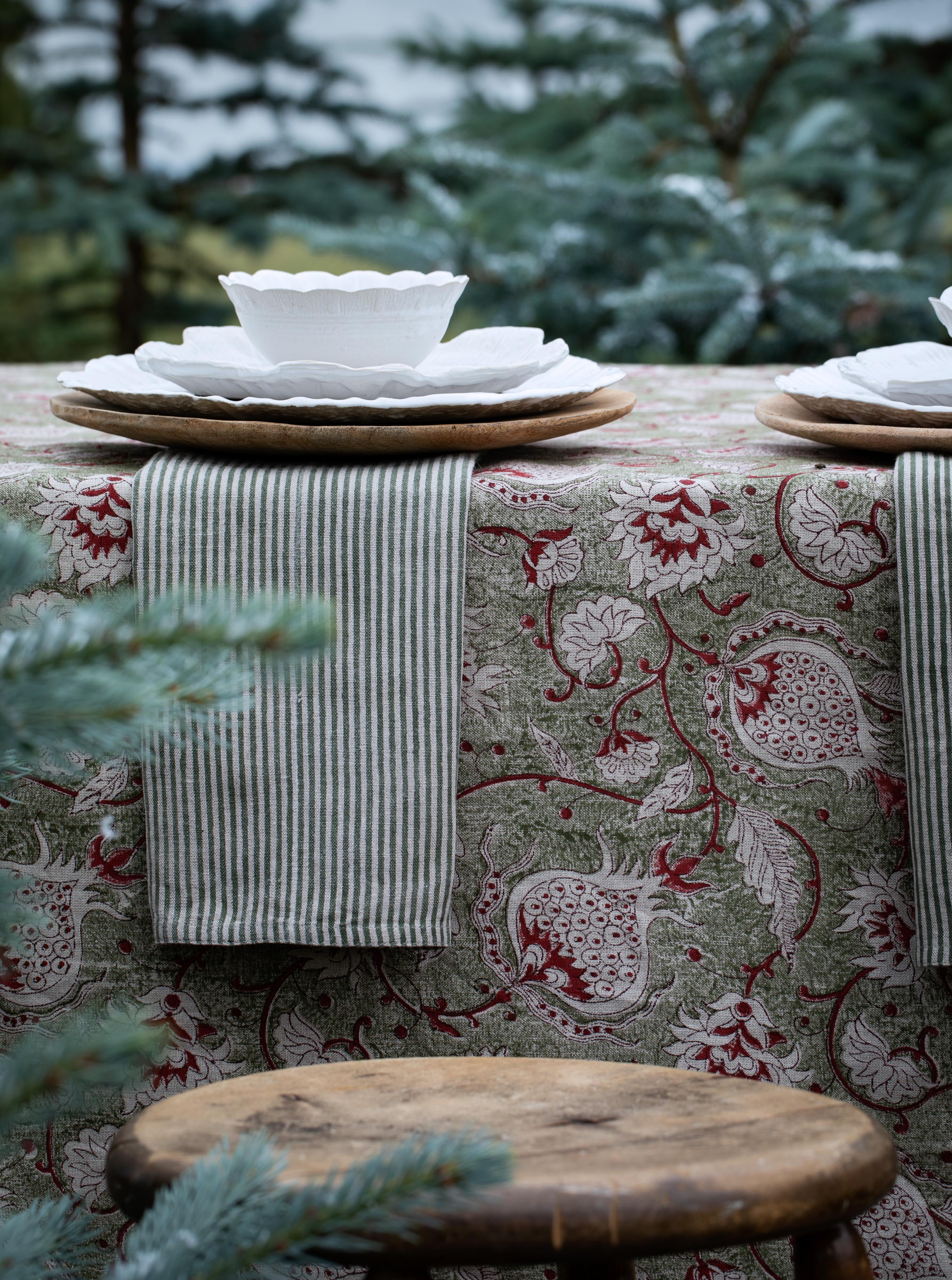 Linen tablecloth with Pomegranate print in Green