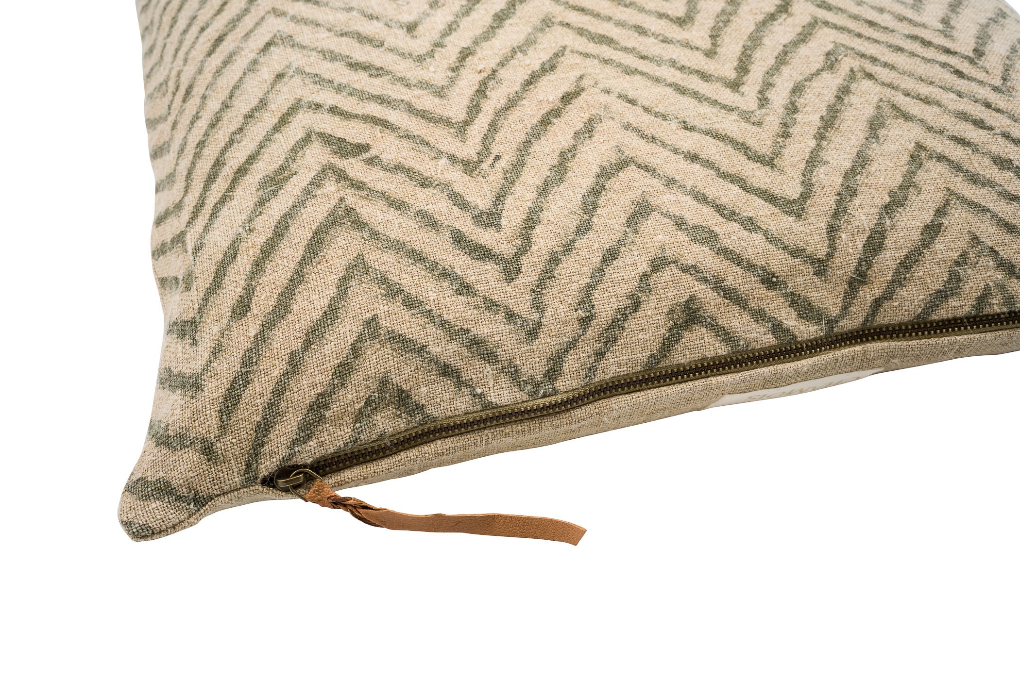 Linen cushion with Chevron print