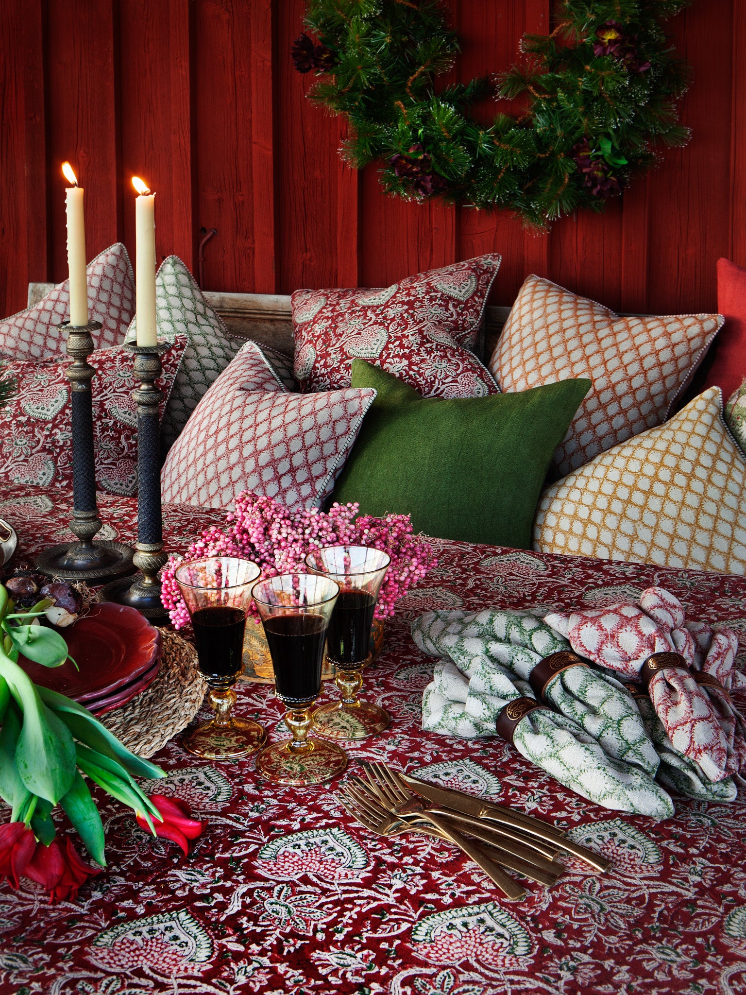 Linen tablecloth with Oriental print in Red