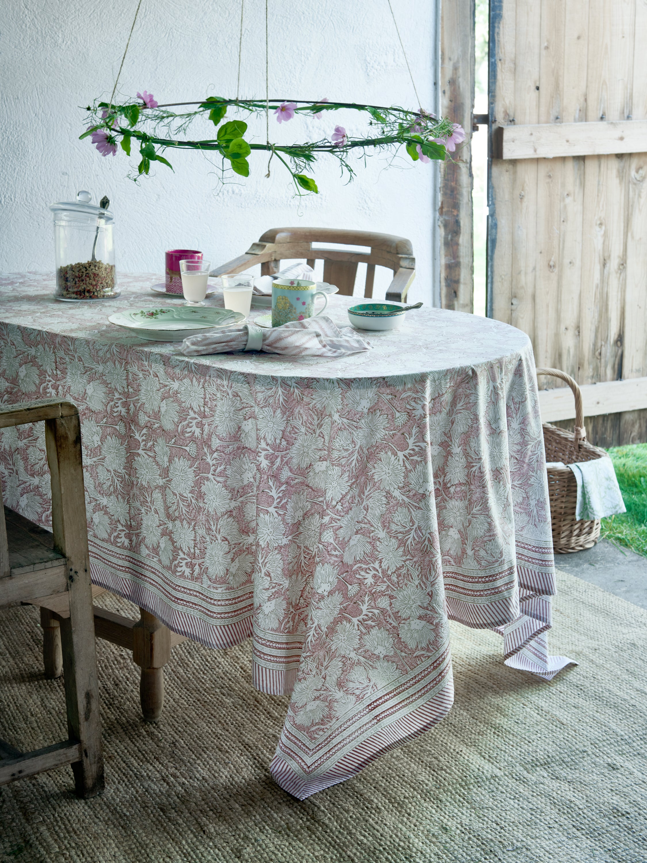 Waterlily Tablecloth in Fuchsia Rose