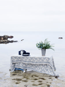 Linen tablecloth with Big Paisley® print
