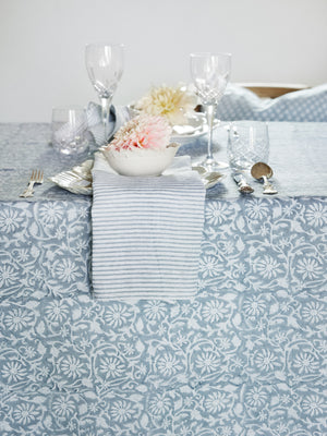 Linen tablecloth with Margerita print in Cashmere Blue