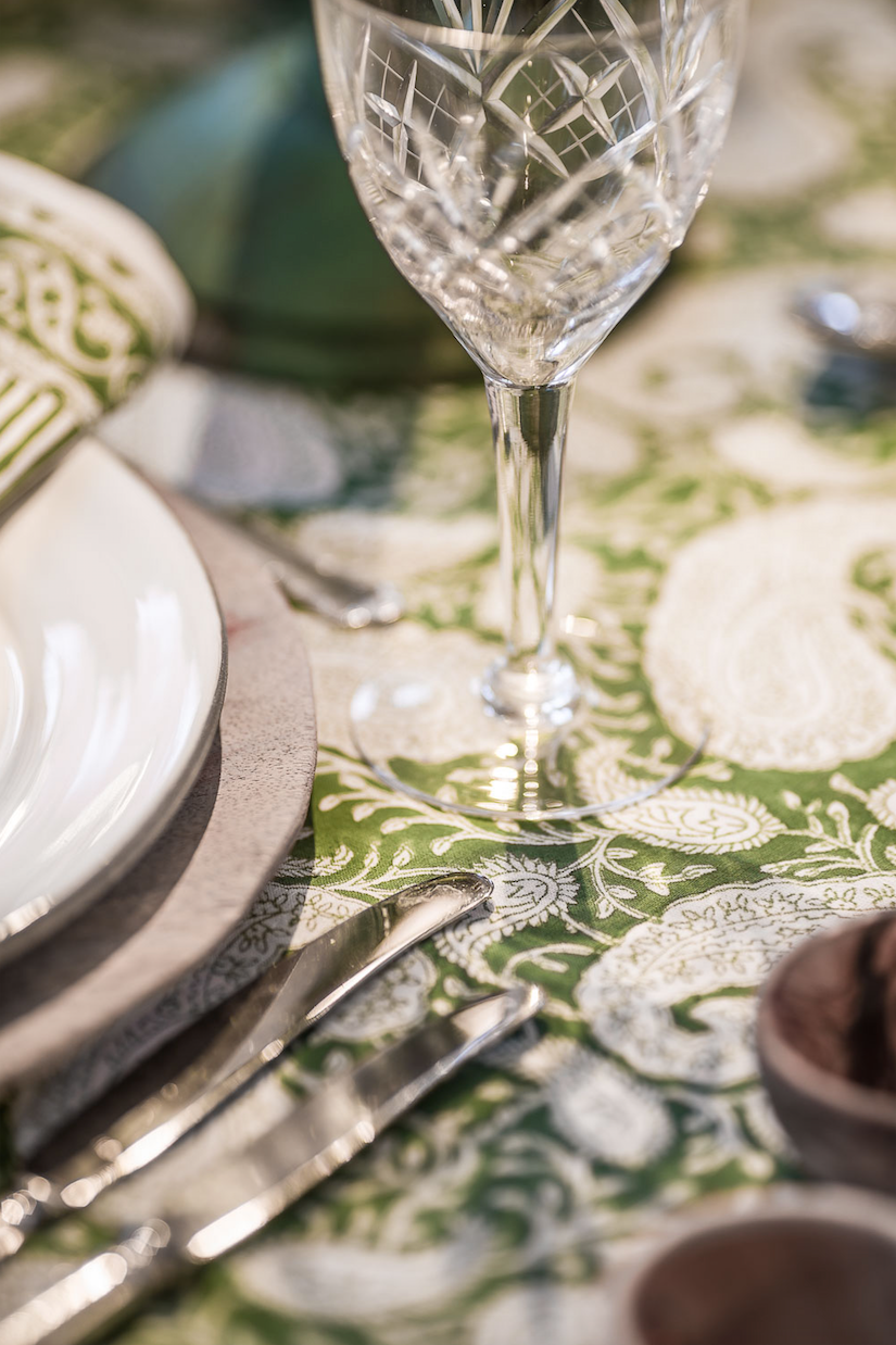 Tablecloth with Big Paisley® print in Forest Green