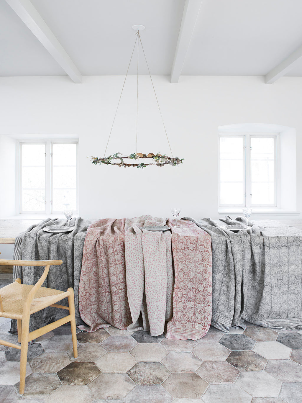 Linen tablecloth with Paradise print in Rose