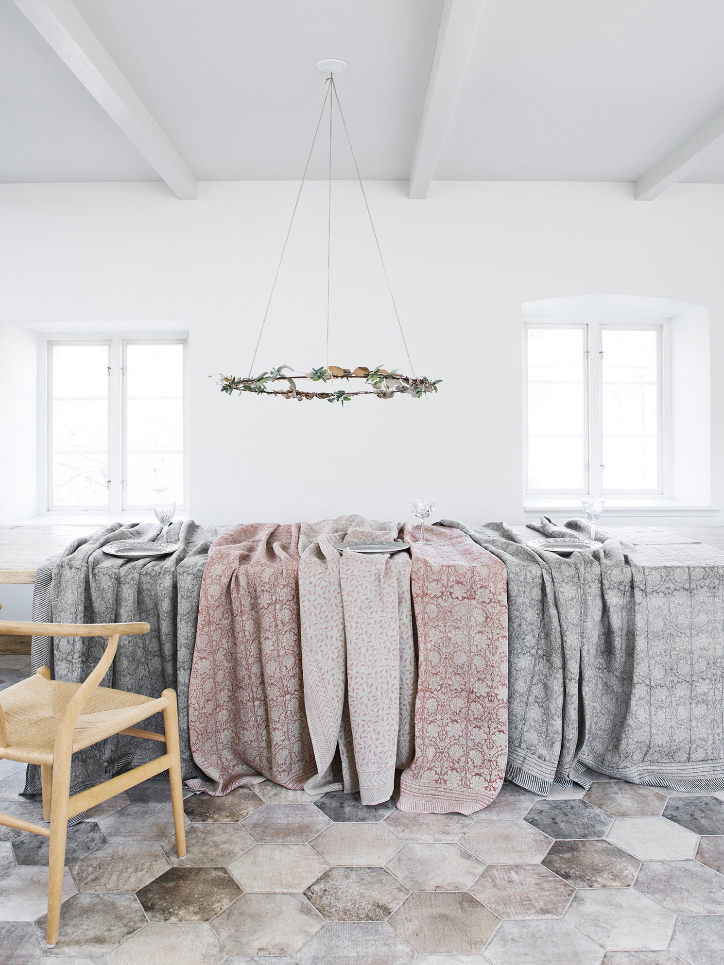 Linen tablecloth with Leaf print in Rose