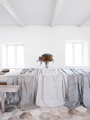 Linen tablecloth with Leaf print in Dark Blue