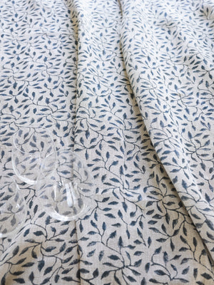 Linen tablecloth with Leaf print in Dark Blue